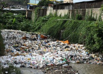 Hallan cadáver de niño en cañada de la Autopista Duarte