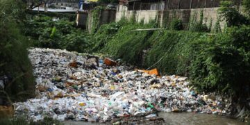 Hallan cadáver de niño en cañada de la Autopista Duarte