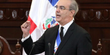 Presidente Abinader establece comisión para supervisar Fondos de Concesión Aeroportuaria