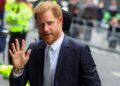 Príncipe Harry llega a Londres tras diagnóstico de cáncer del rey Carlos III