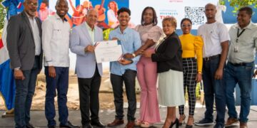 CTC reconoce jóvenes destacados de la comunidad de La Victoria