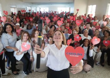 Asociación de Comité de Amas de Casa del Distrito Nacional (ACACDISNA) respaldan a Carolina Mejía por 4 años más