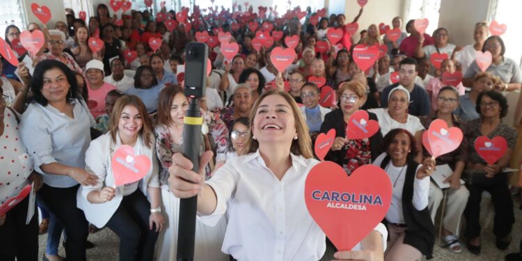 Asociación de Comité de Amas de Casa del Distrito Nacional (ACACDISNA) respaldan a Carolina Mejía por 4 años más