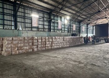 Aduanas asesta duro golpe al contrabando de bebidas “premium” y cigarrillos en Puerto Plata