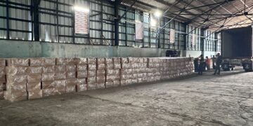 Aduanas asesta duro golpe al contrabando de bebidas “premium” y cigarrillos en Puerto Plata