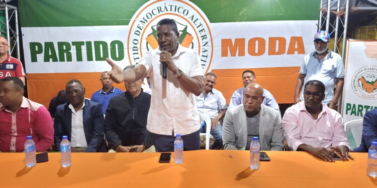 El candidato a diputado por la Fuerza del Pueblo en la Vega pasa al Partido MODA