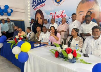 Betty Geronimo recibe apoyo de Nelso Fulcar ex precandidato alcalde por SDN