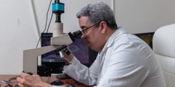 A propósito el Día Mundial contra el cáncer, patólogo sostiene falta mucho en esta lucha en el país