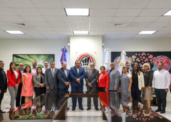 ITSC realiza convenio interinstitucional con la Comisión Nacional de Energía para promover las energías renovables