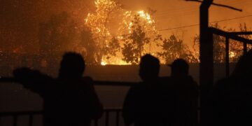 Aumentan a 122 los fallecidos en los incendios en Chile