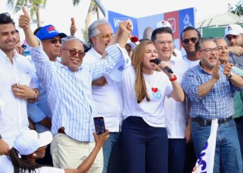 Alfredo Pacheco invita a capitaleños a respaldar a Carolina Mejía en las urnas