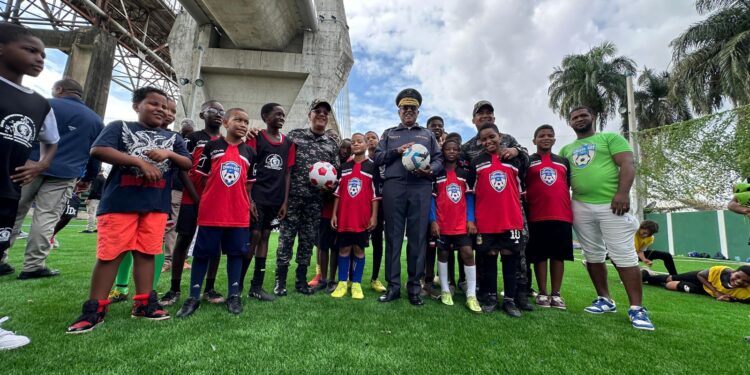 Director Policía Nacional y Policía Comunitaria, participan importante encuentro deportivo sector Los Guandules