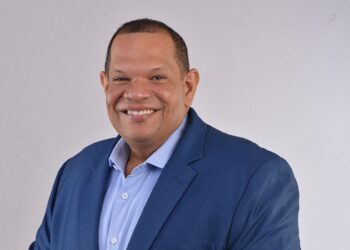 Encuesta revela que Carlos Guzmán ganaría elecciones municipales con 54.5% frente a un 37.5% de Betty Gerónimo