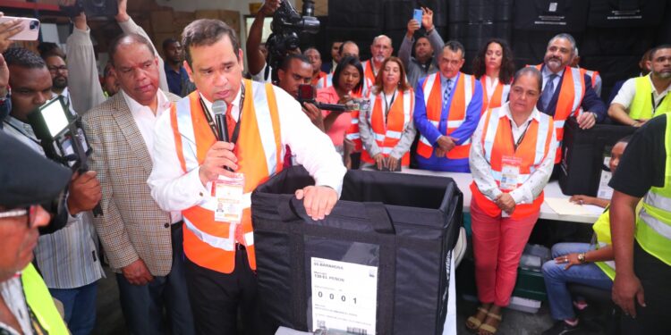 JCE inicia elaboración de 16,851 kits electorales para elecciones municipales