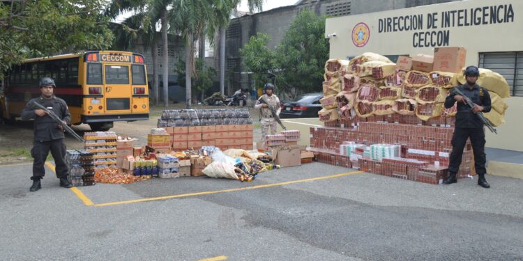 CESFronT entrega a CECCOM cigarrillos y bebidas alcohólicas que serían introducidas de manera irregular al país