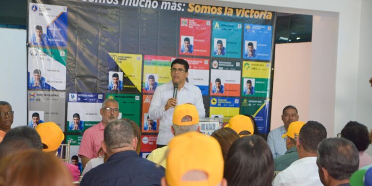 Dío Astacio recibe apoyo de 23 partidos y movimientos; lo proclaman como próximo alcalde