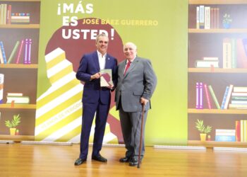 Báez Guerrero presenta "¡Más es usted!”, Sus memorias de 45 años de periodismo