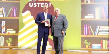 Báez Guerrero presenta "¡Más es usted!”, Sus memorias de 45 años de periodismo