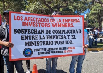 Inversionistas de la empresa Investor Winner marchan para exigir respuestas de la PGR