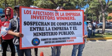 Inversionistas de la empresa Investor Winner marchan para exigir respuestas de la PGR