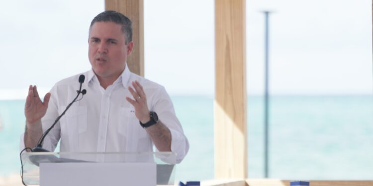 Autoridad Portuaria Dominicana supervisa muelles y puertos por fuertes oleajes de hasta 6 pies