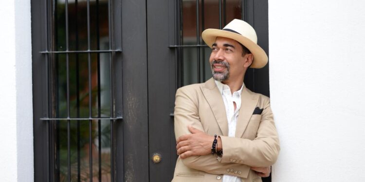 Oscar Abreu presenta su colección exclusiva de humidores de lujo