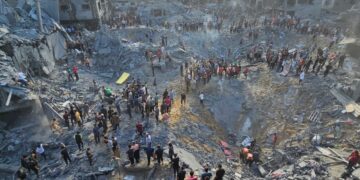 Israel ataca a comandante y  terroristas responden con 30 cohetes desde Líbano