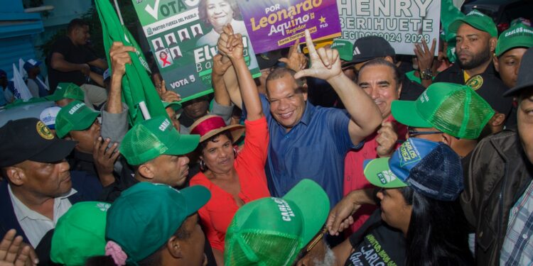 Comunitarios de Sabana Perdida afirman que alcalde Carlos Guzmán repetirá en SDN