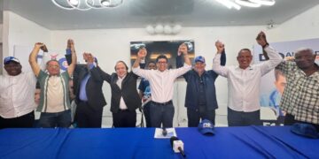 Dío Astacio recibe apoyo de la Fuerza Nacional Progesista y el PRSC