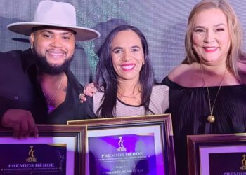 Periodista de Telemicro y directora de la fundación “Mejor es Dar”, Ramy Portorreal es reconocida en los “Premios Héroe”