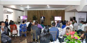 Luis Alberto recibe respaldo de cientos de pastores