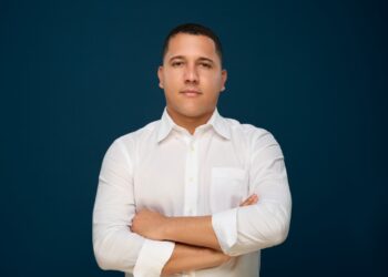 Con millones de reproducciones en novelas a través de Facebook; Christopher Martínez da ejemplo a jóvenes dominicanos