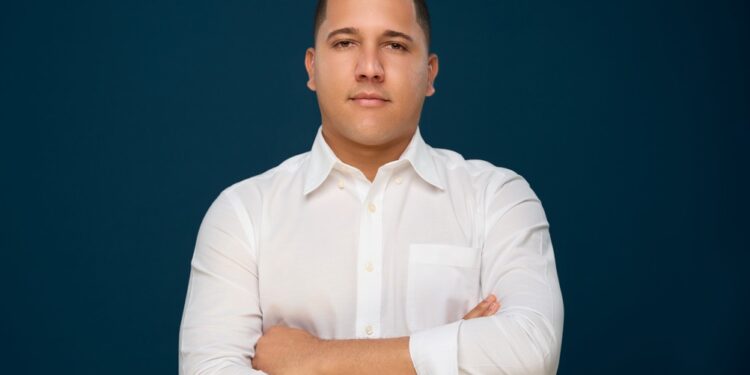 Con millones de reproducciones en novelas a través de Facebook; Christopher Martínez da ejemplo a jóvenes dominicanos