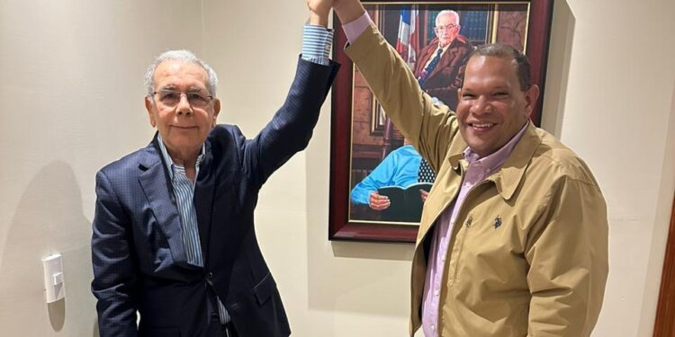 Danilo Medina llama a votar masivamente por alcalde Carlos Guzmán en elecciones del 18 de febrero