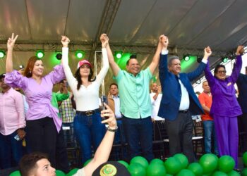 Leonel Fernández dice que a Carlos Guzmán le llaman el mejor alcalde de RD y por eso merece triunfar