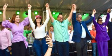 Leonel Fernández dice que a Carlos Guzmán le llaman el mejor alcalde de RD y por eso merece triunfar