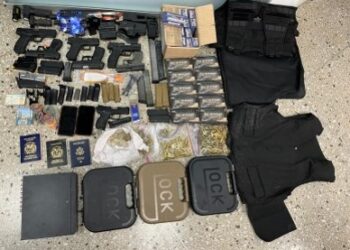 Mediante allanamientos simultáneos PN, Aduanas y MP ocupan pistolas, municiones y otras provisiones en Navarrete