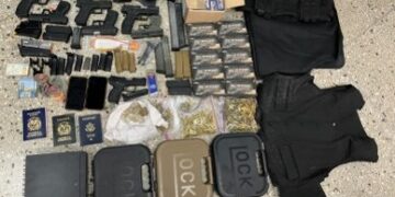 Mediante allanamientos simultáneos PN, Aduanas y MP ocupan pistolas, municiones y otras provisiones en Navarrete