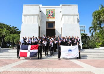 Con motivo al 180 aniversario de la Independencia Dominicana, Tesorería Nacional deposita ofrenda floral