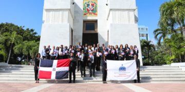 Con motivo al 180 aniversario de la Independencia Dominicana, Tesorería Nacional deposita ofrenda floral