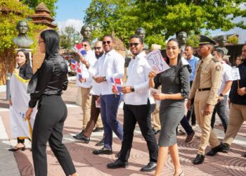 Ministerio de la Juventud honra memoria de Padres de la Patria con ofrenda floral en Altar de la Patria