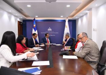 Ministros de Administración Pública y Salud Pública repasan avances para la reforma del sector salud