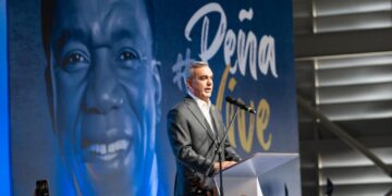 Abinader exhorta alcaldes y directores a trabajar con honestidad y compromiso