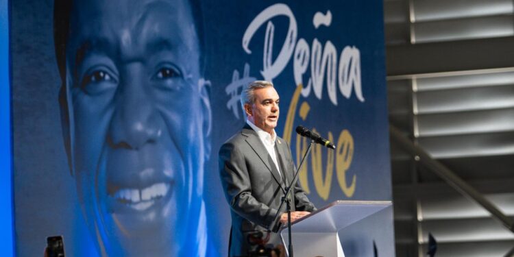 Abinader exhorta alcaldes y directores a trabajar con honestidad y compromiso