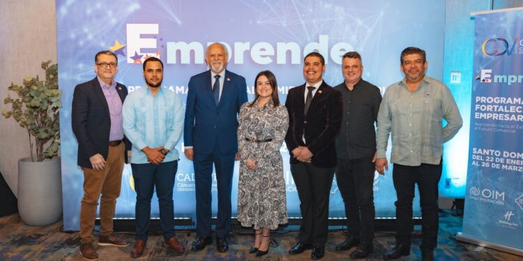Realizan charla sobre importancia de formalizar empresas para emprendedores venezolanos en RD
