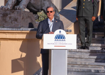 Presidente Abinader encabeza acto de homenaje a la Bandera Nacional