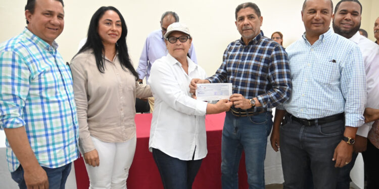 Presidente Abinader envía ayuda económica productores de Nagua que tuvieron pérdidas en últimas lluvias torrenciales