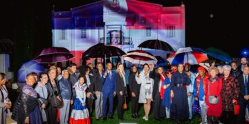 La Villa ReNoir  de Milán se ilumina con colores bandera de RD por 180 aniversario Independencia Nacional