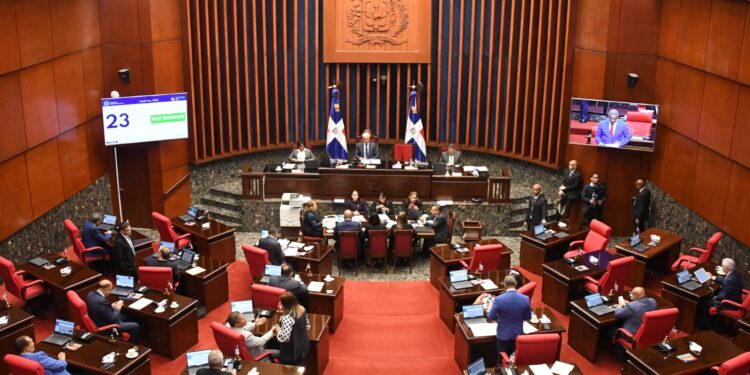 Senado envía a comisión leyes modifican DNI, los Códigos de Trabajo, Civil, Seguridad Social y de Salud