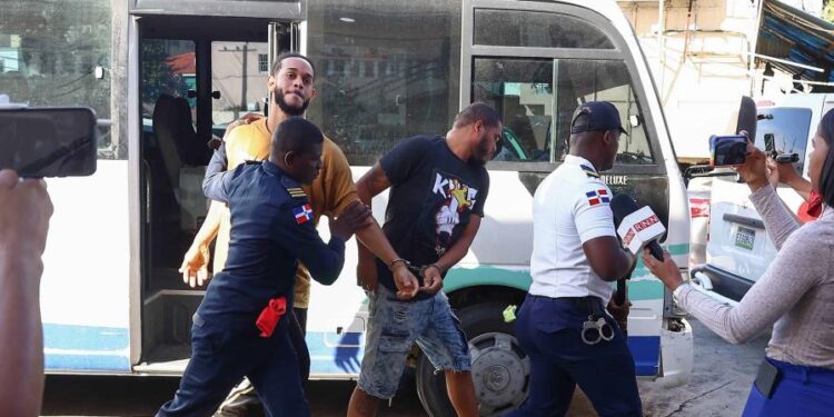 Aplazan medida coerción contra acusados de ultimar a Paula Santana